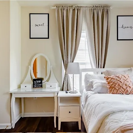 Luxurious And Cheerful Room In Washington Dc